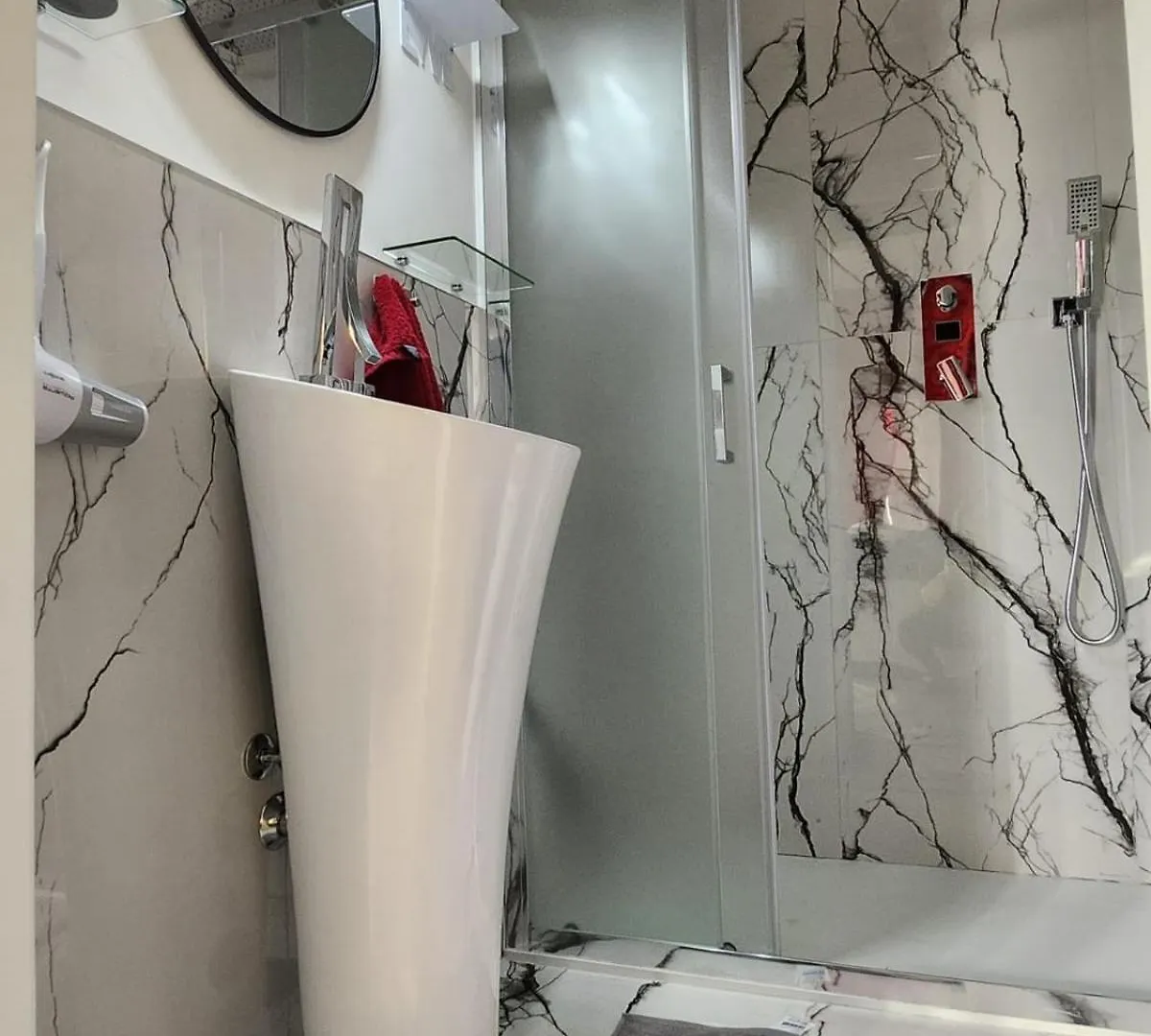 Room402 With Lake View Gardone Riviera